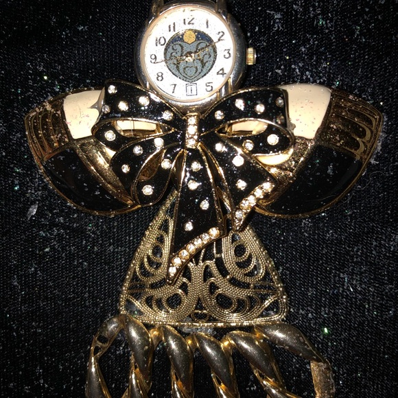 VANTAGE ANGLE JEWELRY WALL ART - Picture 2 of 3